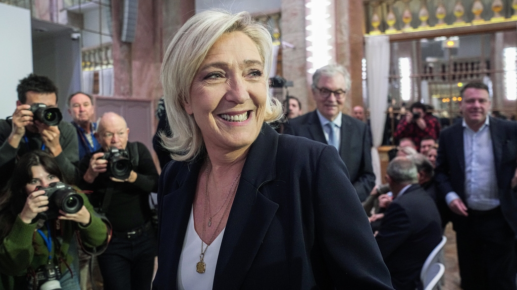 For the first time ever, poll shows Le Pen winning French presidency in the second round